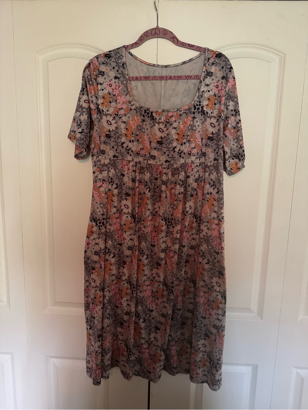Floral Scoop Neck Short Sleeve Midi Dress - Peach & Gray